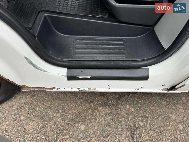 Грузовой фургон Volkswagen Transporter 2013 в Киеве