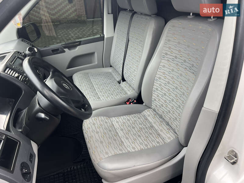 Вантажний фургон Volkswagen Transporter 2010 в Чернівцях фото 12 Вантажний фургон Volkswagen Transporter 2010 в Чернівцях
