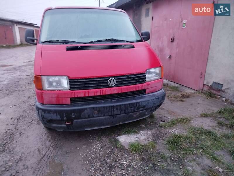 Вантажний фургон Volkswagen Transporter 2001 в Чернівцях