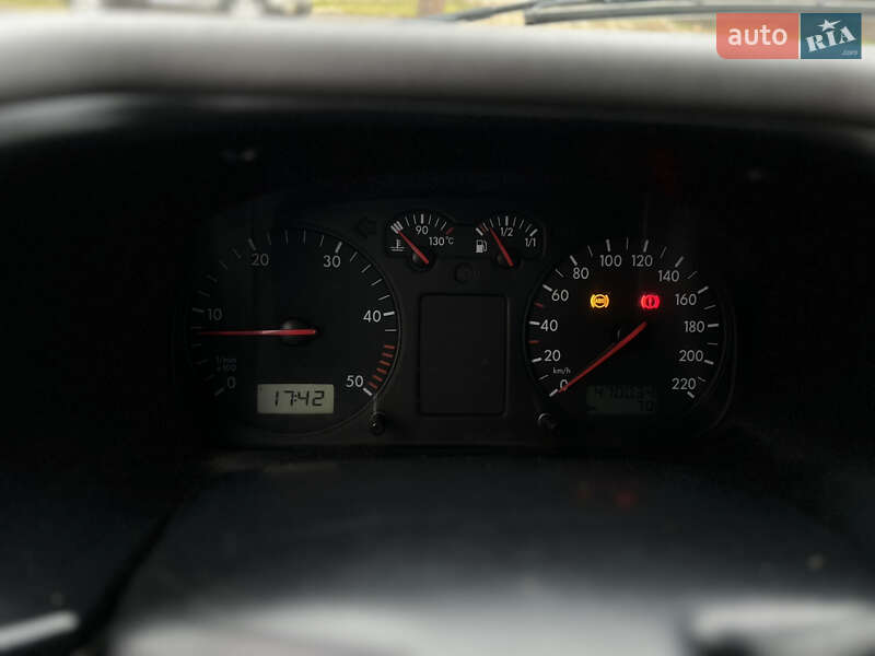 Вантажопасажирський фургон Volkswagen Transporter 2003 в Сторожинці