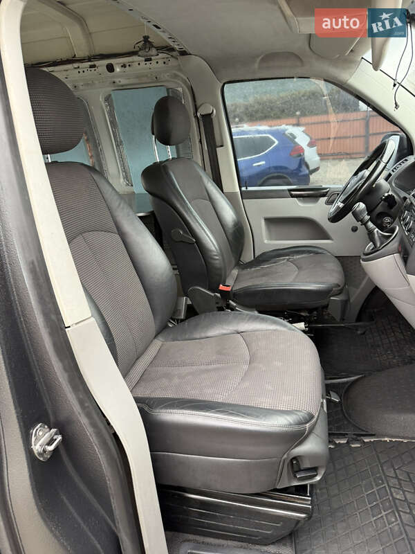 Вантажний фургон Volkswagen Transporter 2011 в Кропивницькому