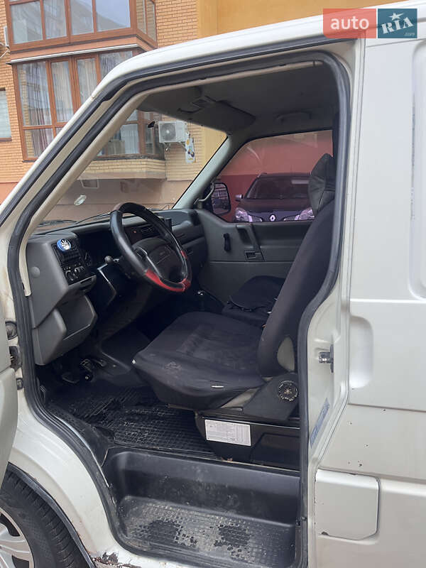 Грузовой фургон Volkswagen Transporter 1997 в Виннице