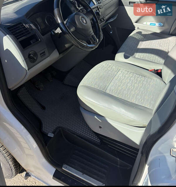 Минивэн Volkswagen Transporter 2010 в Черновцах