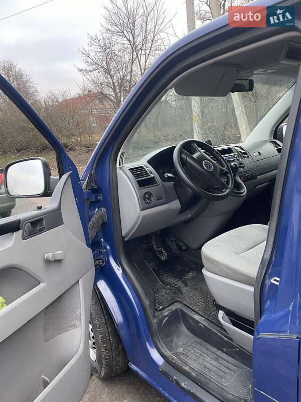 Минивэн Volkswagen Transporter 2006 в Остроге