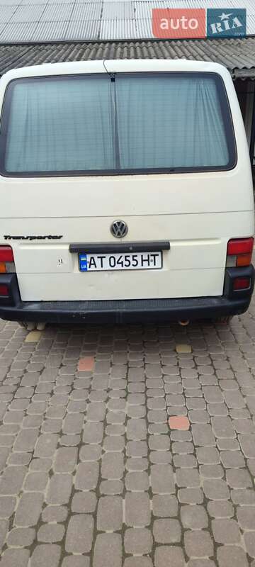 Минивэн Volkswagen Transporter 2000 в Косове