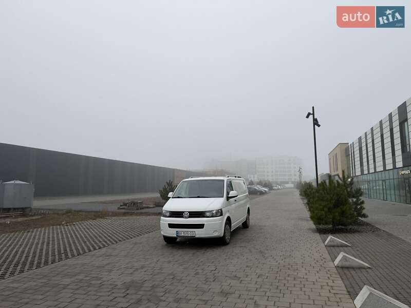Грузовой фургон Volkswagen Transporter 2011 в Хмельницком