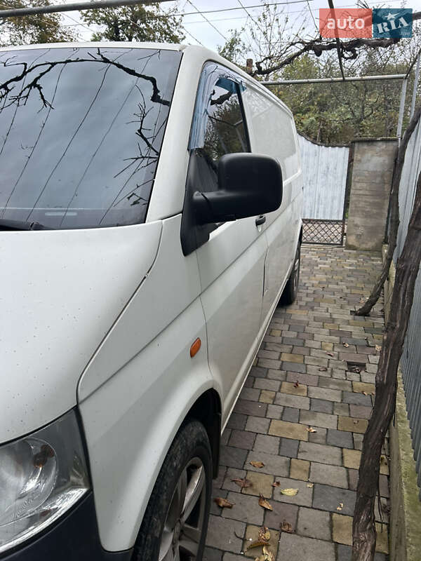 Грузовой фургон Volkswagen Transporter 2007 в Мукачево