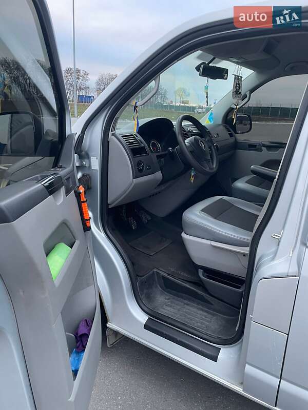 Мінівен Volkswagen Transporter 2012 в Магдалинівці