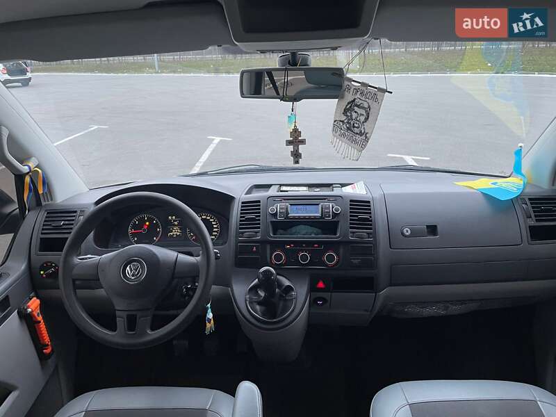 Мінівен Volkswagen Transporter 2012 в Магдалинівці