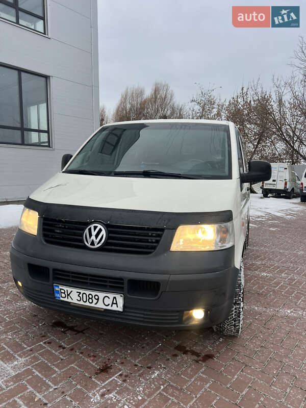 Минивэн Volkswagen Transporter 2007 в Ровно