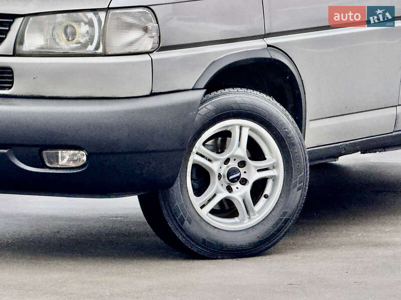 Грузопассажирский фургон Volkswagen Transporter 2000 в Киеве