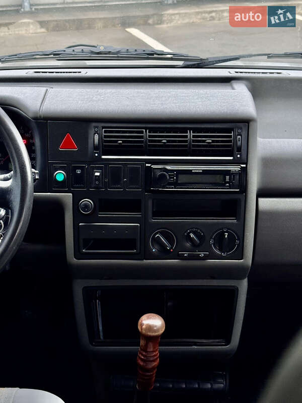 Грузопассажирский фургон Volkswagen Transporter 2000 в Киеве