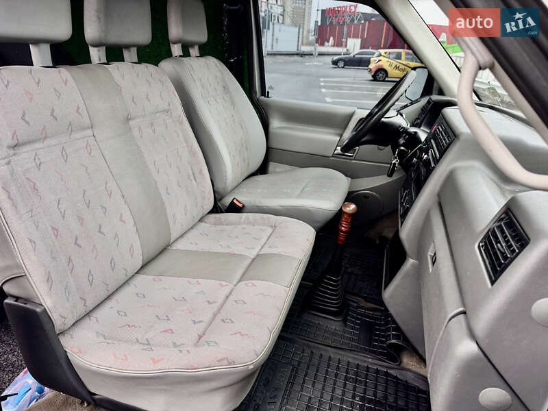 Грузопассажирский фургон Volkswagen Transporter 2000 в Киеве