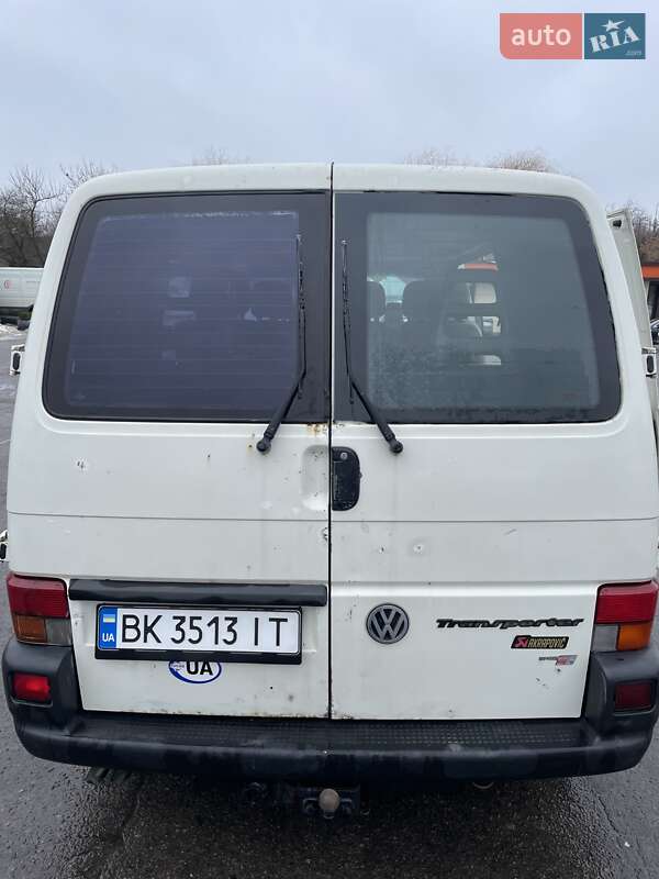 Грузопассажирский фургон Volkswagen Transporter 2000 в Ровно