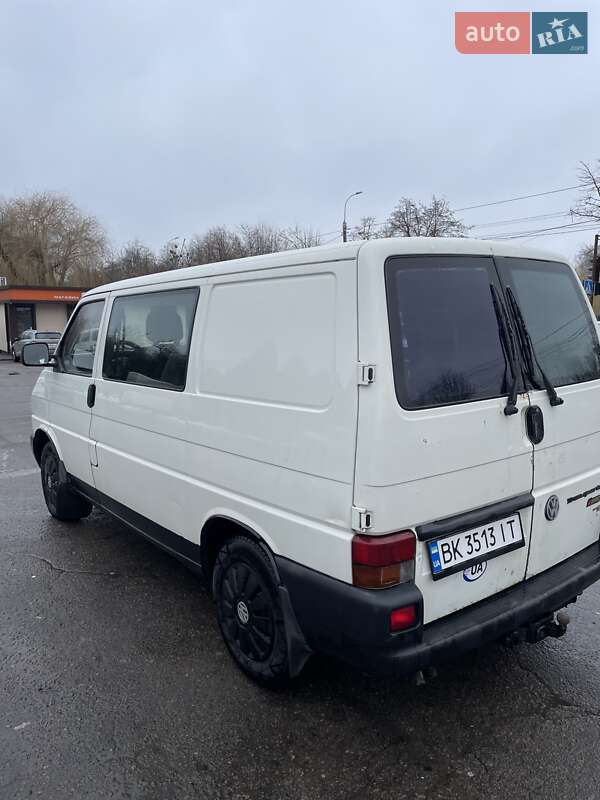 Грузопассажирский фургон Volkswagen Transporter 2000 в Ровно