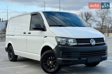 Вантажний фургон Volkswagen Transporter 2017 в Києві