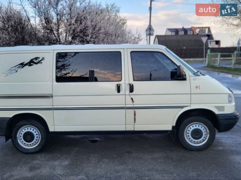 Вантажопасажирський фургон Volkswagen Transporter 2001 в Києві