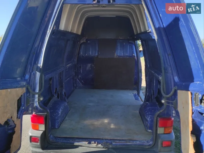 Volkswagen Transporter 2000 VIN WV1ZZZ70Z1H025669 фото оголошення 5 з 32