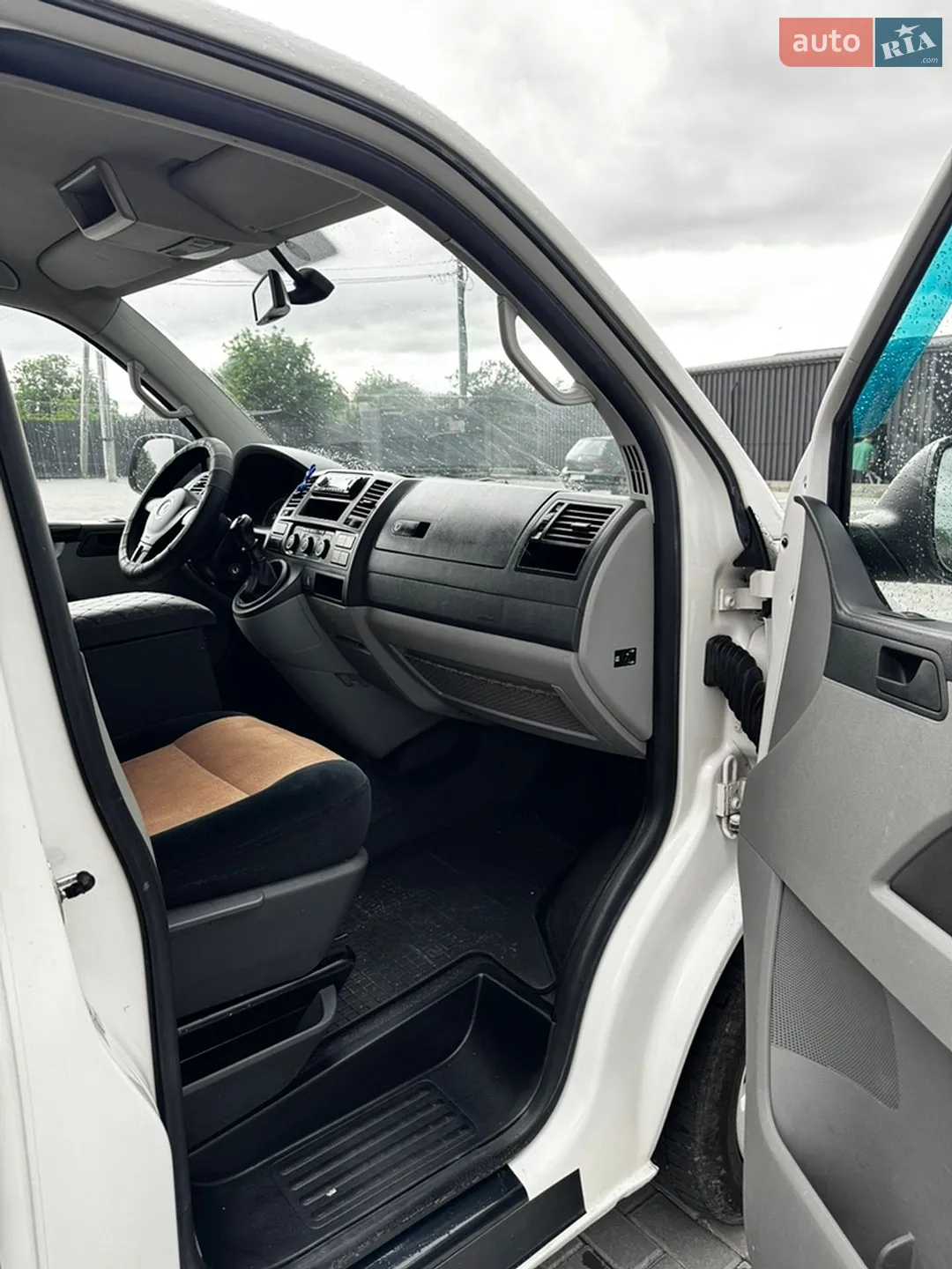 2010 Volkswagen Transporter - мініатюра 11