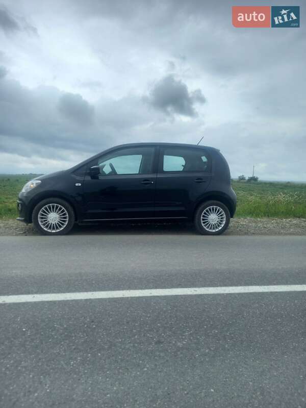 Хэтчбек Volkswagen Up 2014 в Черновцах