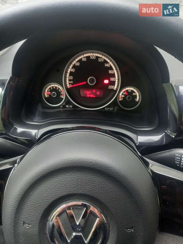 Хэтчбек Volkswagen Up 2014 в Черновцах