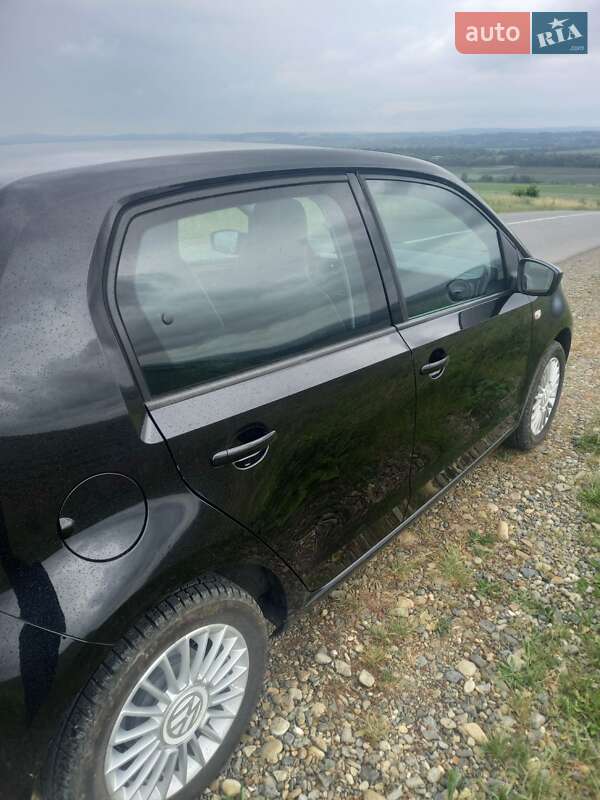 Хэтчбек Volkswagen Up 2014 в Черновцах