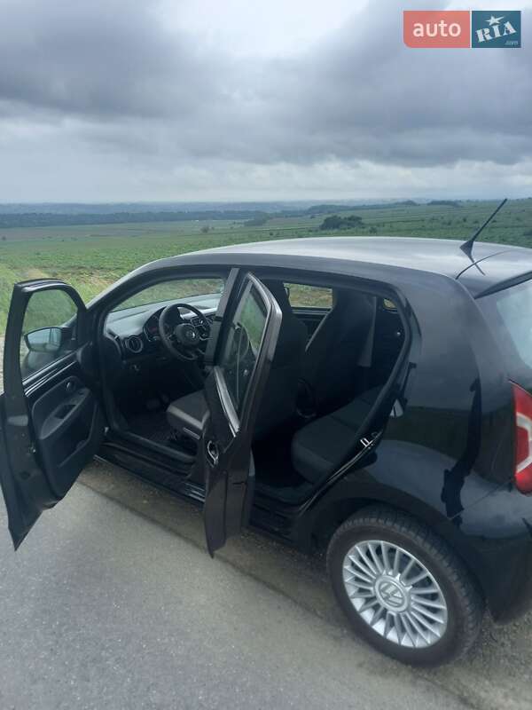 Хэтчбек Volkswagen Up 2014 в Черновцах