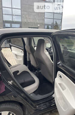 Хэтчбек Volkswagen Up 2014 в 