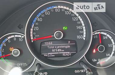 Хэтчбек Volkswagen Up 2014 в 