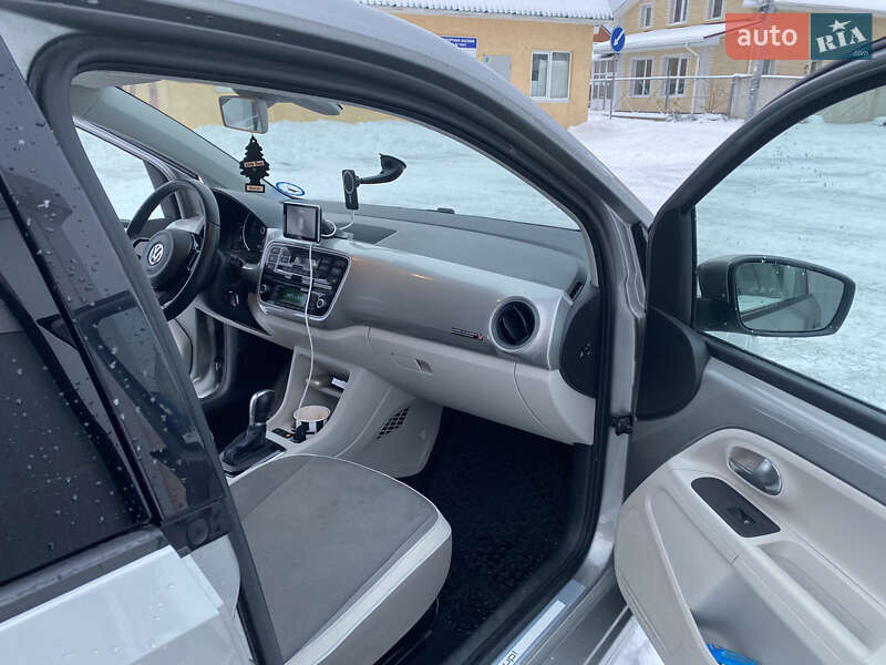 Хетчбек Volkswagen Up 2014 в Житомирі