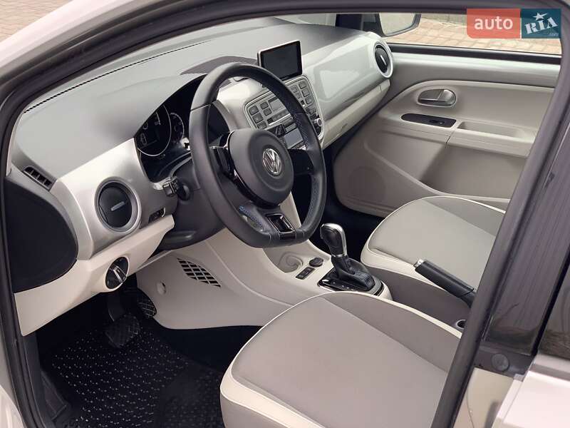 Хетчбек Volkswagen Up 2013 в Городку