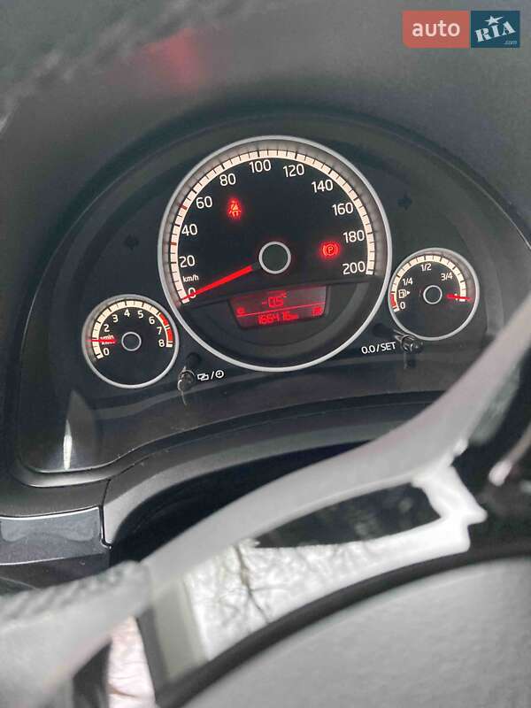 Хетчбек Volkswagen Up 2012 в Кременчуці