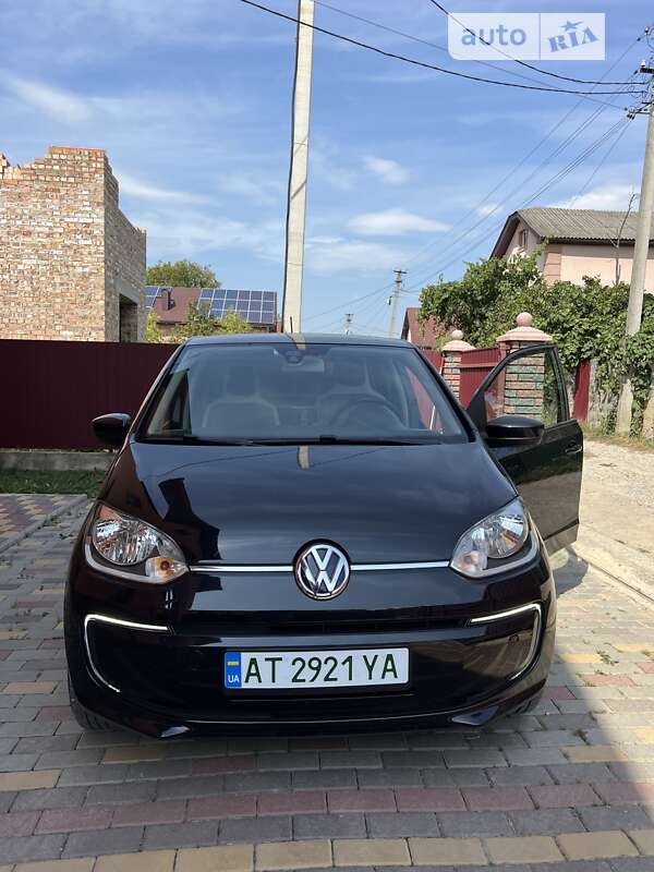 Хэтчбек Volkswagen Up 2013 в Ивано-Франковске