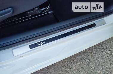 Хетчбек Volkswagen Up 2016 в 