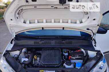 Хетчбек Volkswagen Up 2016 в 