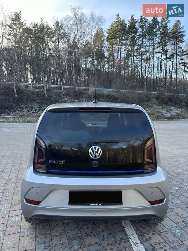 Хетчбек Volkswagen Up 2018 в Тернополі
