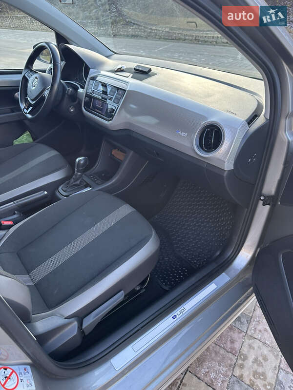 Хетчбек Volkswagen Up 2018 в Тернополі