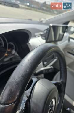 Хэтчбек Volkswagen Up 2015 в 