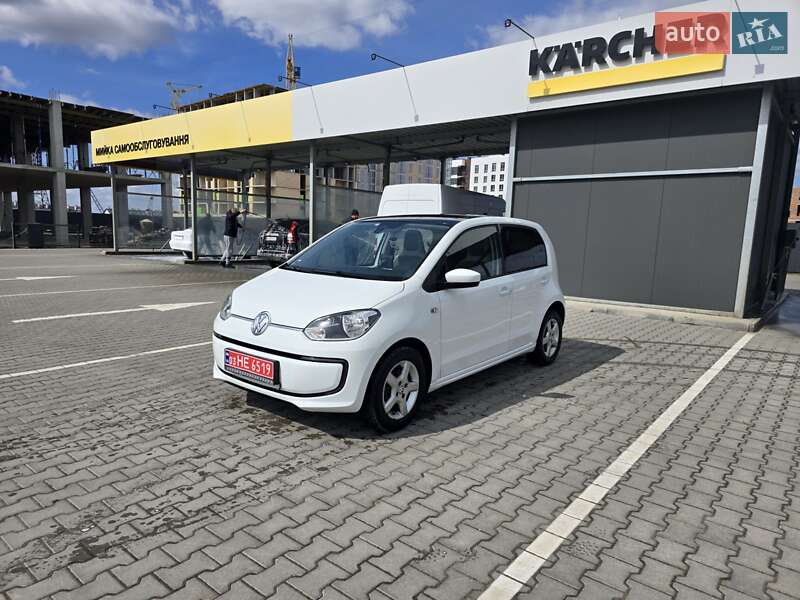 Хэтчбек Volkswagen Up 2015 в 