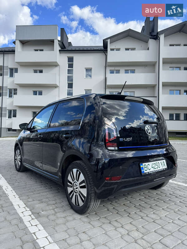 Хэтчбек Volkswagen Up 2017 в Львове