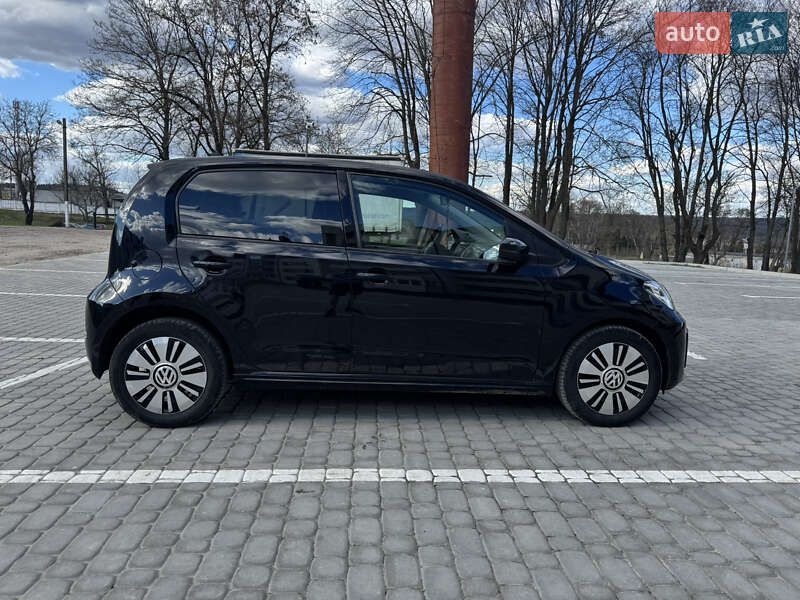 Хэтчбек Volkswagen Up 2017 в Львове