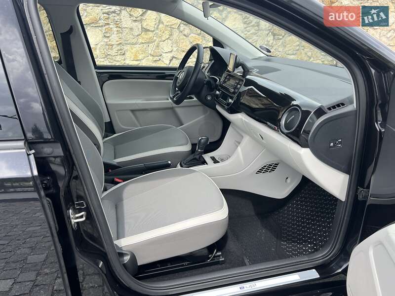 Хэтчбек Volkswagen Up 2016 в Ровно