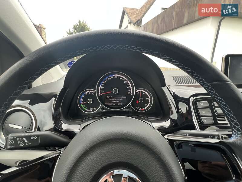 Хэтчбек Volkswagen Up 2016 в Ровно