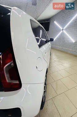 Хэтчбек Volkswagen Up 2012 в 
