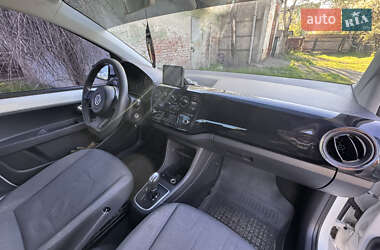 Хэтчбек Volkswagen Up 2012 в 
