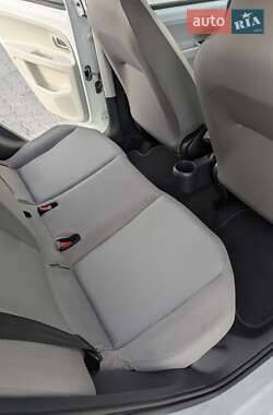 Хэтчбек Volkswagen Up 2015 в 
