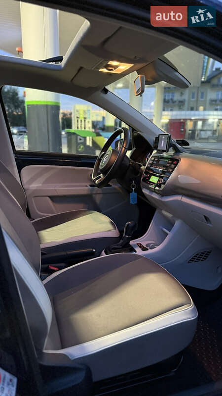 Хэтчбек Volkswagen Up 2013 в Ужгороде