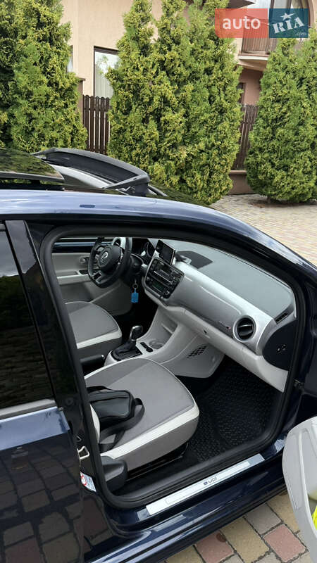 Хэтчбек Volkswagen Up 2013 в Ужгороде