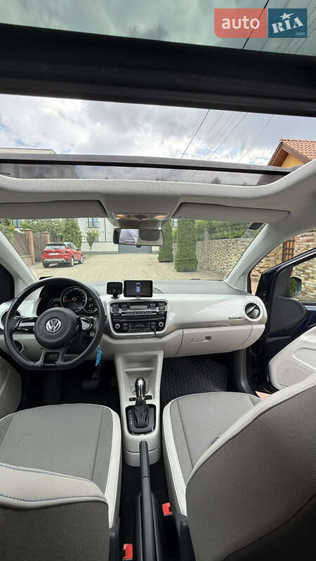 Хэтчбек Volkswagen Up 2013 в Ужгороде