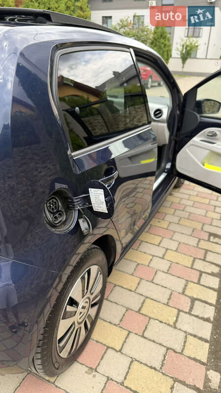 Хэтчбек Volkswagen Up 2013 в Ужгороде